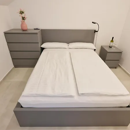 Daire Ramljak -soba-zimmer-room Fuer Zwei 